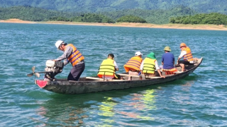 Tìm nguyên nhân cá tự nhiên chết bất thường ở hồ thuỷ lợi lớn nhất Quảng Bình
