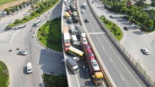 Hà Nội: 5 ô tô va chạm ở đường Vành đai 3 trên cao