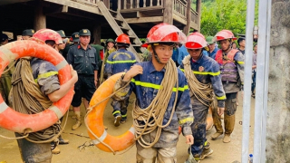 Tập trung hỗ trợ người dân xã xã Mường Pồn khắc phục hậu quả mưa lũ