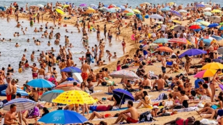 Châu Âu tìm cách “hạ nhiệt” du lịch