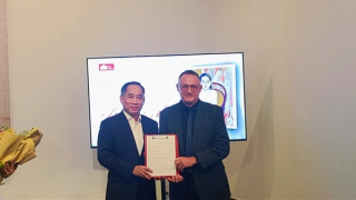 Tiếp nhận bản nhạc về bức tranh “Em Thuý” và ra mắt sách về danh hoạ Trần Văn Cẩn