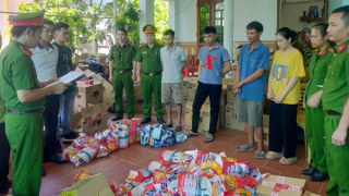 Đột kích cơ sở sản xuất và tổng kho nước giặt giả nhãn hàng OMO