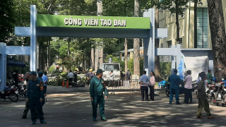 Nhánh cây rơi xuống nhóm người đang tập thể dục khiến 2 người tử vong