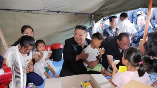 Ông Kim Jong-un thăm vùng ngập lụt, hé lộ kế hoạch quốc gia