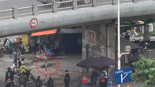 Đi xe máy tự đâm vào lan can cầu Vĩnh Tuy, một người "bay" khỏi cầu