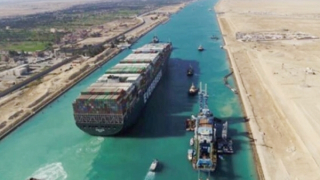 Những con sóng ngầm vẫn chực chờ ập tới kênh đào Suez