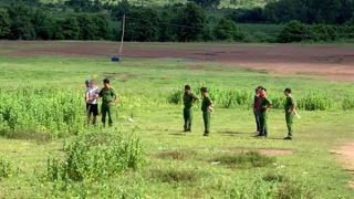 Bị vợ "cấm vận", gã tài xế nổi thú tính chặn đường hiếp cô gái