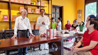 Lan tỏa tình yêu sử Việt qua văn chương