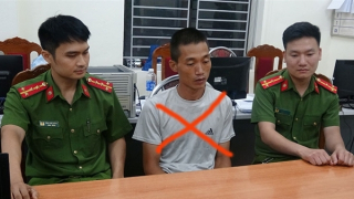 Đâm chết hàng xóm vì nghi ngờ có quan hệ bất chính với vợ mình