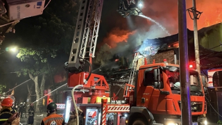 Nỗ lực dập tắt đám cháy tại quán bar đang sửa chữa, 2 lính cứu hỏa bị thương