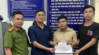 Hai thanh niên nhặt 200 triệu đồng nhờ Công an trả người đánh rơi
