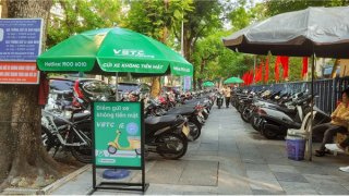 Trông giữ xe không dùng tiền mặt: Sở GTVT Hà Nội nói gì về những sự cố?