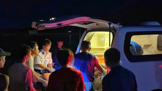 Tàu Cảnh sát biển cứu sống ngư dân bị hôn mê trong hầm cá