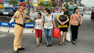 Lấp khoảng trống pháp luật về bảo vệ trẻ em khi tham gia giao thông