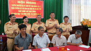 Quảng Ngãi: Chủ nhà hàng, quán ăn ký kết đảm bảo trật tự an toàn giao thông