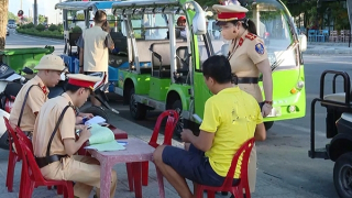 Siết chặt quản lý xe taxi, xe điện bốn bánh tại TP Đồng Hơi