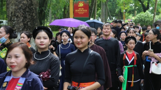 Hàng ngàn người dân thăm Khu Di tích Chủ tịch Hồ Chí Minh tại Phủ Chủ tịch