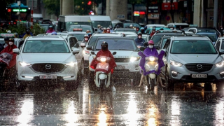 Miền Bắc mưa dông cả ngày, cảnh báo ngập nhiều nơi