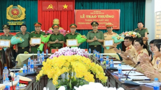 Khen thưởng các đơn vị khám phá chuyên án cưỡng đoạt tài sản