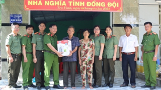 Công an tỉnh Trà Vinh bàn giao nhà nghĩa tình đồng đội