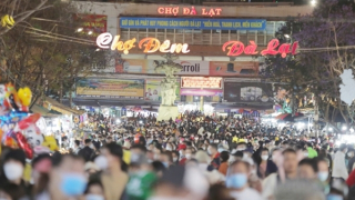 Lang thang “chợ âm phủ” trên phố núi