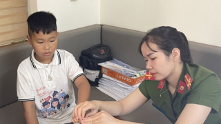 Công an huyện Phú Bình cấp thẻ căn cước cho trẻ em