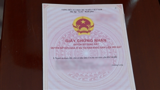 Khởi tố đối tượng sử dụng sổ đỏ giả để thế chấp