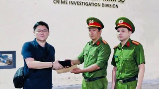 Du khách Singapore cảm ơn Công an Việt Nam