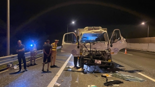 Kịp thời giải cứu nạn nhân mắc kẹt trong cabin xe tải trên cao tốc