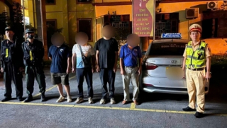 Phát hiện taxi chở 6 người nước ngoài nhập cảnh trái phép