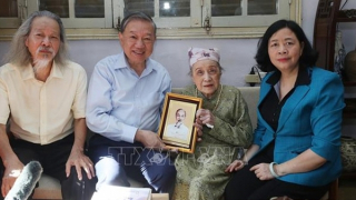 Tổng Bí thư, Chủ tịch nước Tô Lâm tri ân cố nhạc sỹ Văn Cao, cố họa sỹ Bùi Trang Chước