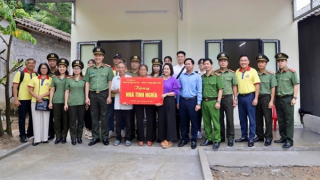 Hân hoan đón Tết độc lập trong những ngôi nhà thắm đượm nghĩa tình