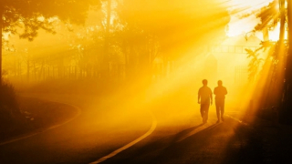 Nắng gắt bao phủ Bắc và Trung bộ, Nam bộ có mưa dông