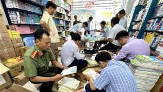 Phát hiện trên 2.600 quyển sách giáo khoa giả