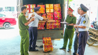 Kiểm tra xe ô tô phát hiện 12 nghìn bánh trung thu không rõ nguồn gốc