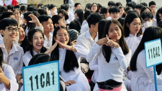 Học sinh cả nước khai giảng năm học mới trong không khí sôi nổi