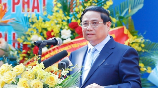 Con người là nguồn lực quý giá nhất để thực hiện sự nghiệp xây dựng và bảo vệ Tổ quốc