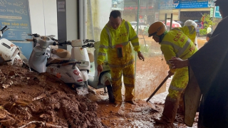 Công an tỉnh Sơn La “căng mình” hỗ trợ nhân dân di chuyển tài sản trong mưa bão