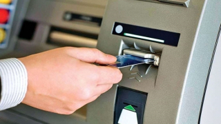 Nghiên cứu miễn giảm phí dịch vụ ngân hàng cho người nhận trợ cấp xã hội