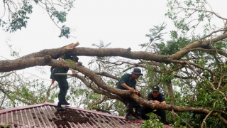 CBCS Trung tâm Huấn luyện quốc gia về phòng, chống khủng bố giúp dân khắc phục hậu quả bão số 3
