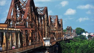 Hà Nội yêu cầu rà soát các cầu vượt sông, cấm phương tiện đi qua cầu yếu