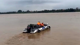 Người nhái, xuồng đặc chủng tham gia tìm kiếm cứu nạn vụ sập cầu Phong Châu