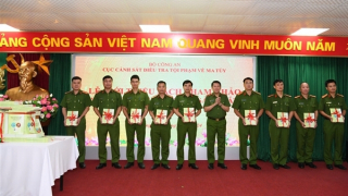 Ra mắt cuốn sách “Nhận diện hoạt động sản xuất trái phép chất ma túy"