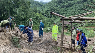 Gấp rút cứu hộ, cứu nạn vụ lũ quét chôn vùi hơn 100 người ở Lào Cai