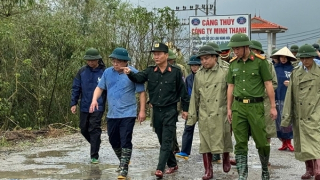 3 con làm ăn xa, mẹ mắc kẹt trong tường nhà đổ sập được Công an Hải Dương cứu thoát nạn