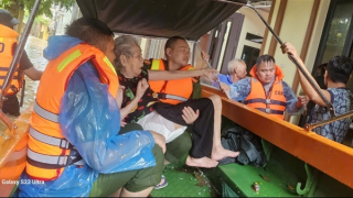 Công an Bắc Giang tiếp tục di dân các huyện bị tràn, vỡ đê bối đến nơi an toàn