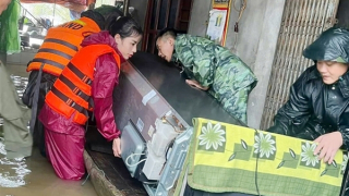 Công an huyện Chương Mỹ, Hà Nội đồng hành cùng nhân dân chống lũ