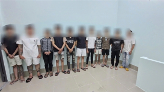 Ngăn chặn hai cha con cầm đầu nhóm đối tượng mang hung khí "huyết chiến"