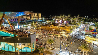 Công trường ven biển tấp nập ngày đêm xây tòa tháp 40 tầng Regal Residence Luxury