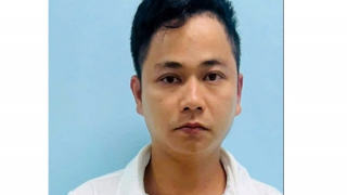 Quen chứng đột vòm, vừa ra tù lại “nhảy dù” nhà dân